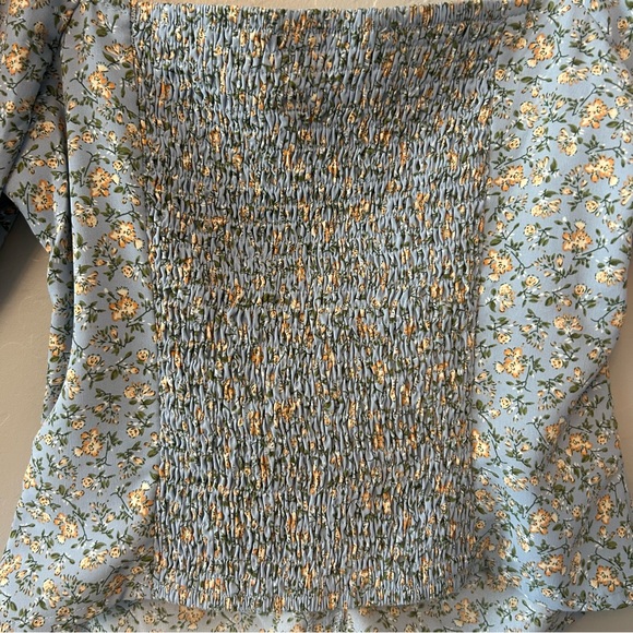 ASTR The Label blue peach floral ditsy floral smocked ruched top medium - Picture 14 of 16
